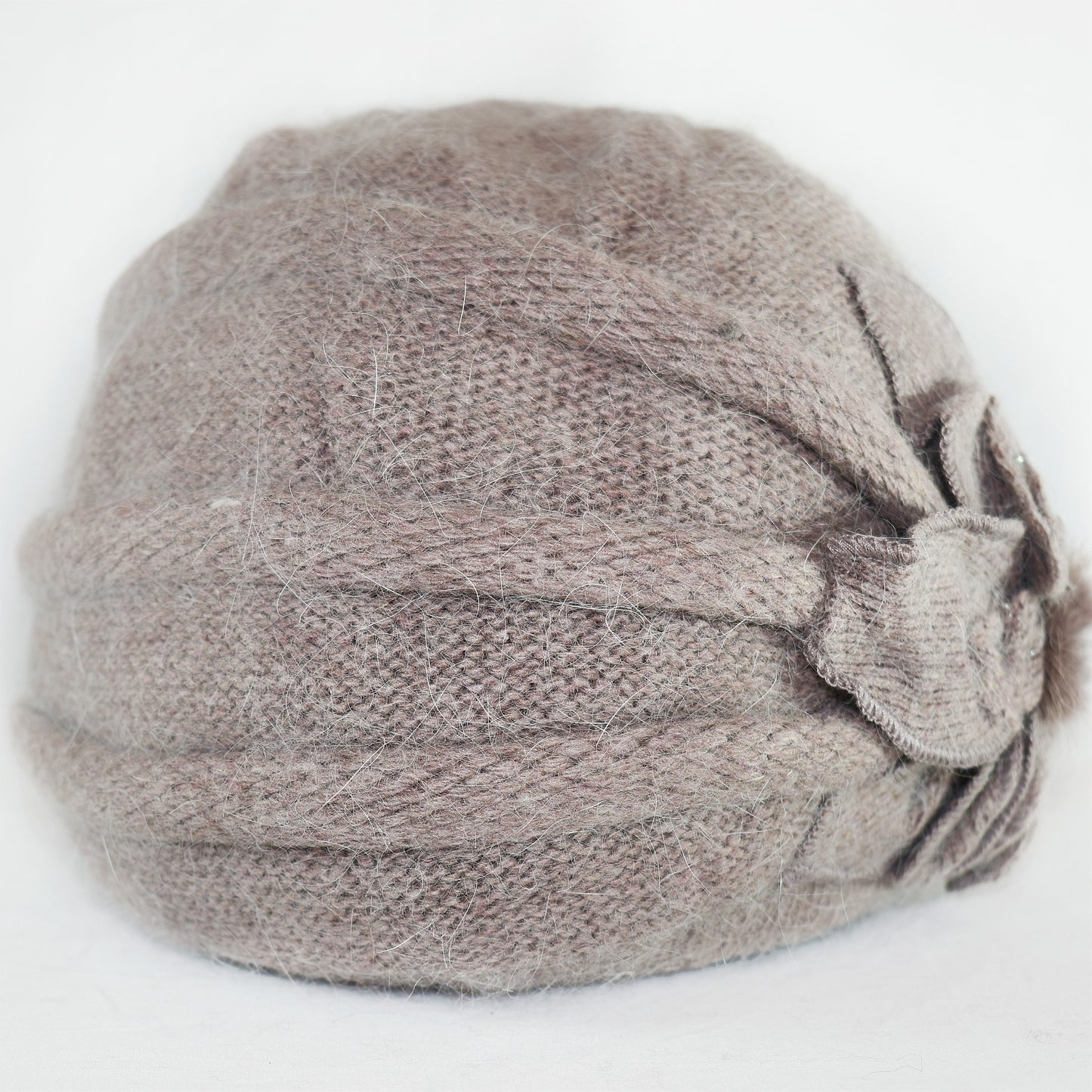 Cappello con fiore