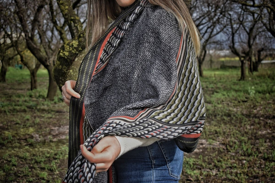 Come indossare il foulard senza farlo sembrare demodè!