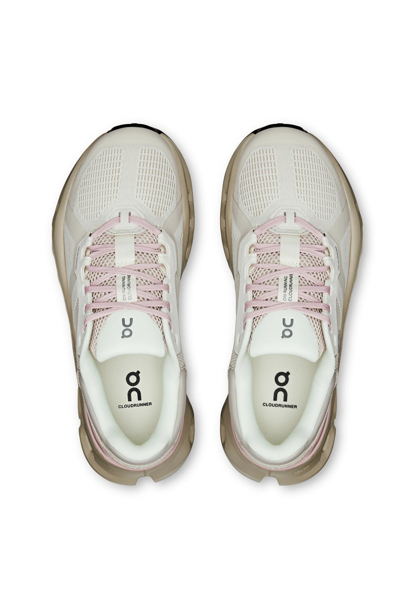 Un paio di scarpe da corsa color bianco sporco con lacci rosa e suole beige, marchiate "On Cloudrunner," viste dall'alto su uno sfondo bianco.