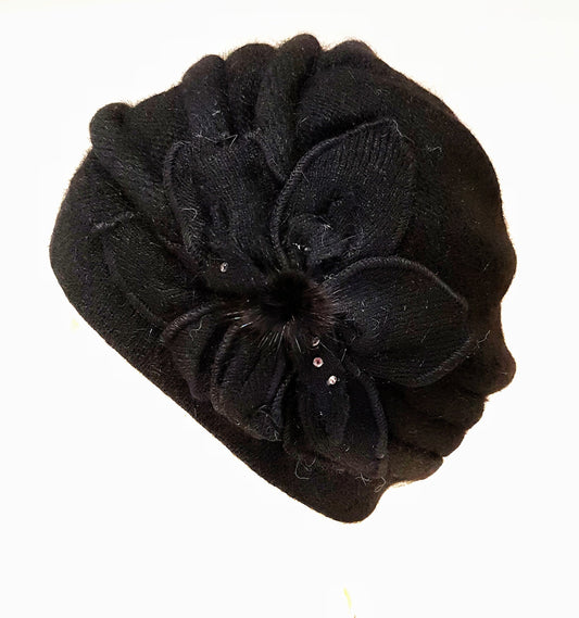 Cappello con fiore