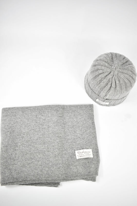 Sciarpa e cappello con cashemere Grigio