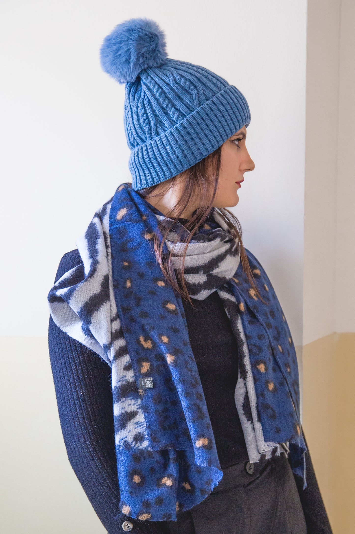 Berretto Donna a Trecce con Pompon - Una Pennellata di Luce Invernale | MicheleBazar
