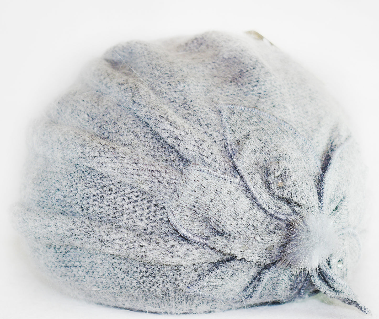 Cappello con fiore