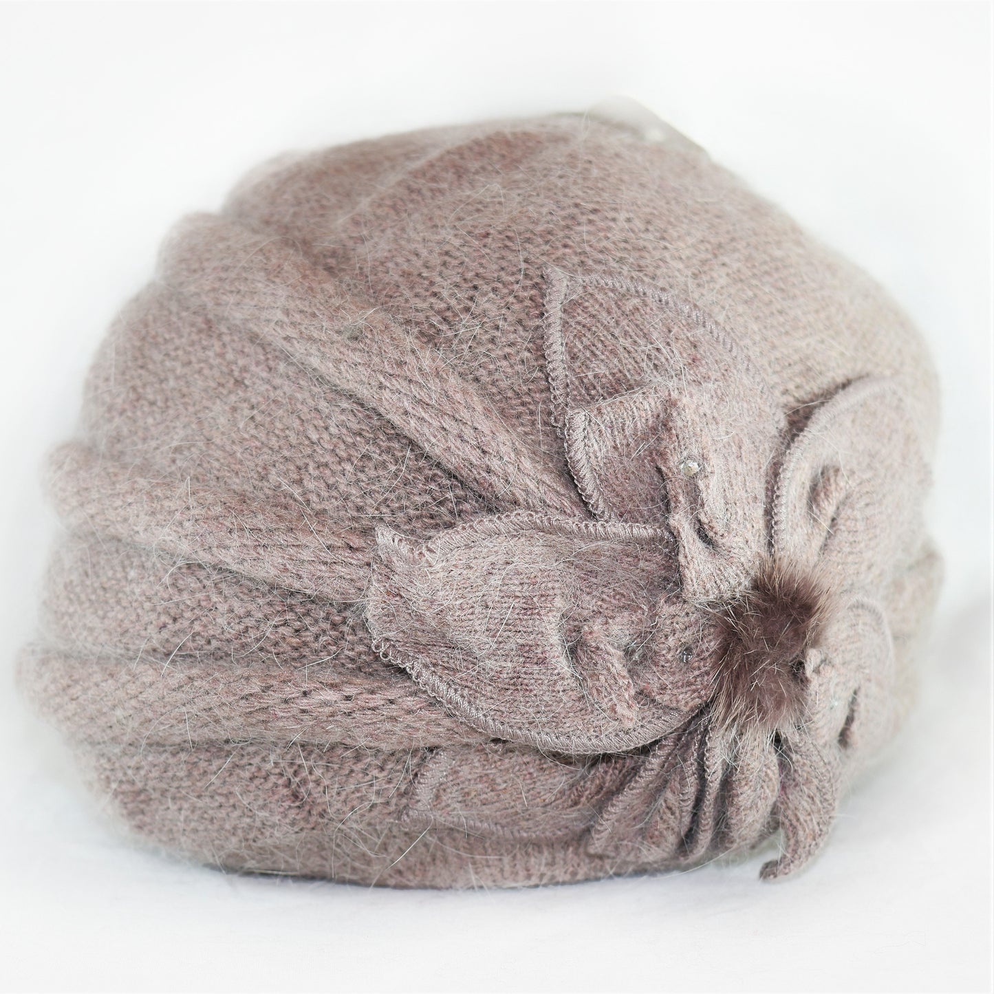 Cappello con fiore